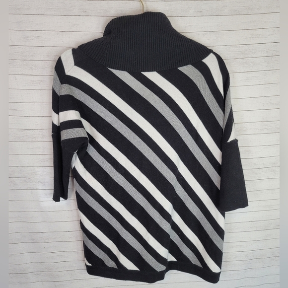 WHITE HOUSE BLACK MARKET ASYMMETRICAL STRIPED TURTLENECK SWEATER, sz XS - Picture 2 of 10